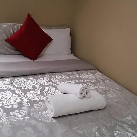 Royal Lodge Witbank Bagian luar foto