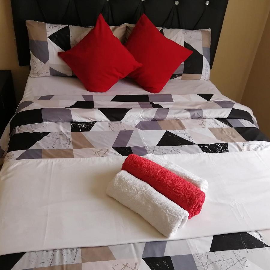 Royal Lodge Witbank Bagian luar foto